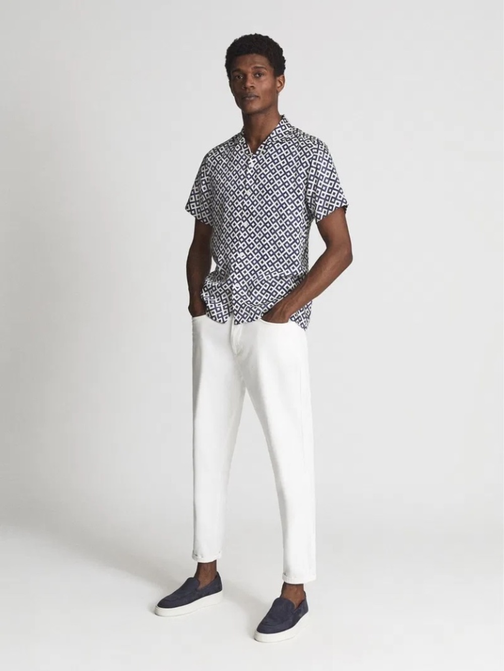 REISS Valencia Cuban Collar Geo Print Shirt in Navy - Picture 5 of 11